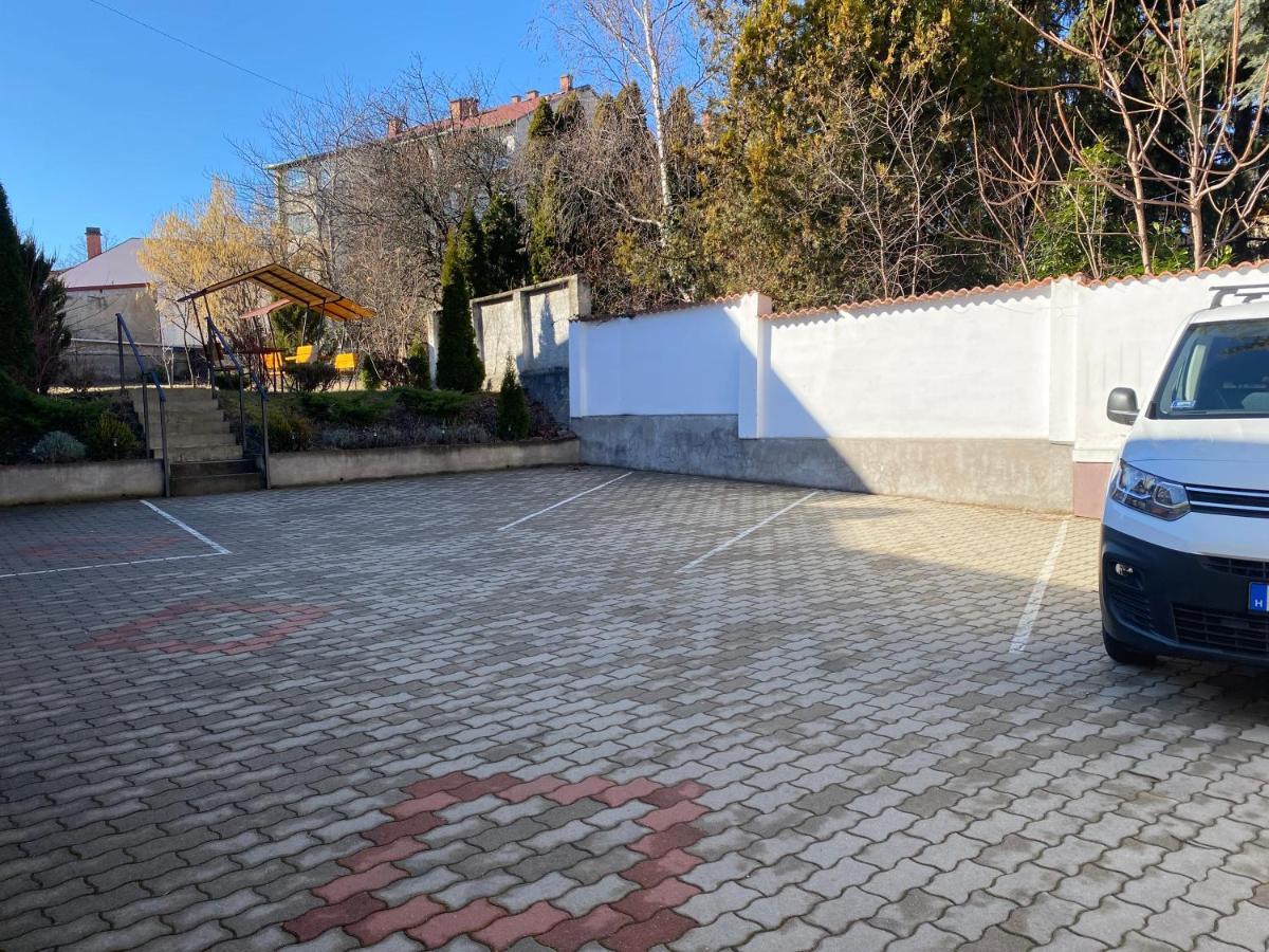 Oreo Apartman Eger Exterior photo
